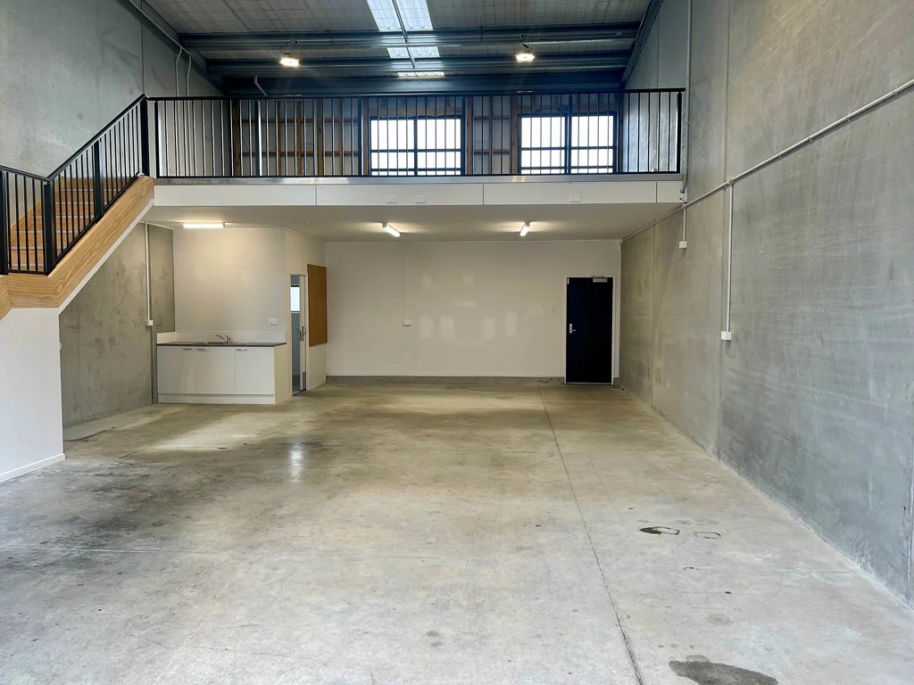 Silverdale MICRO-INDUSTRIAL WITH MEZZANINE OFFICE