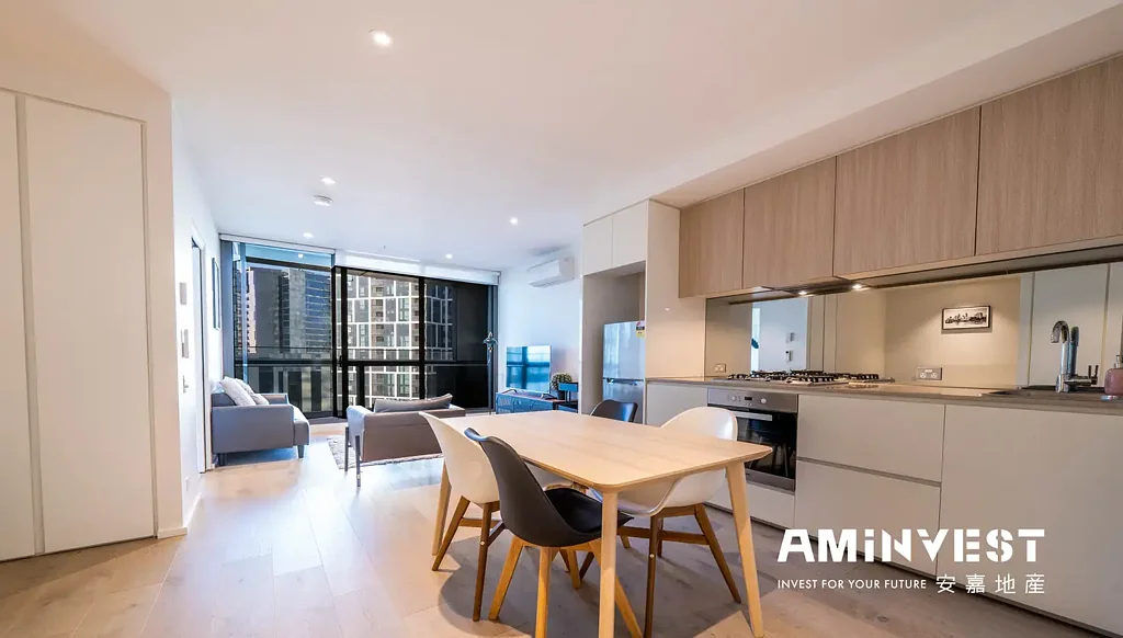 889 COLLINS FURNISHED 1 BED 1 STUDY APARTMENT