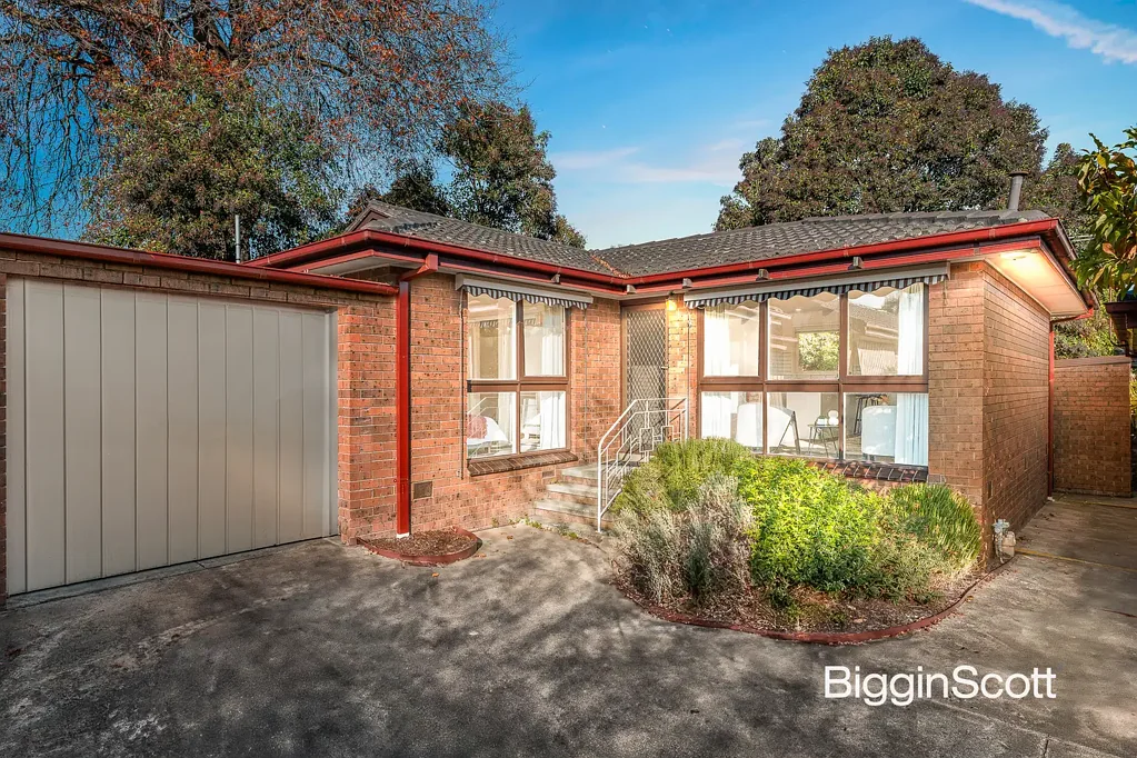 Ringwood 2Kwarto STYLISH SINGLE LEVEL LIVING NEAR EASTLAND S.C AND THE LAKE!