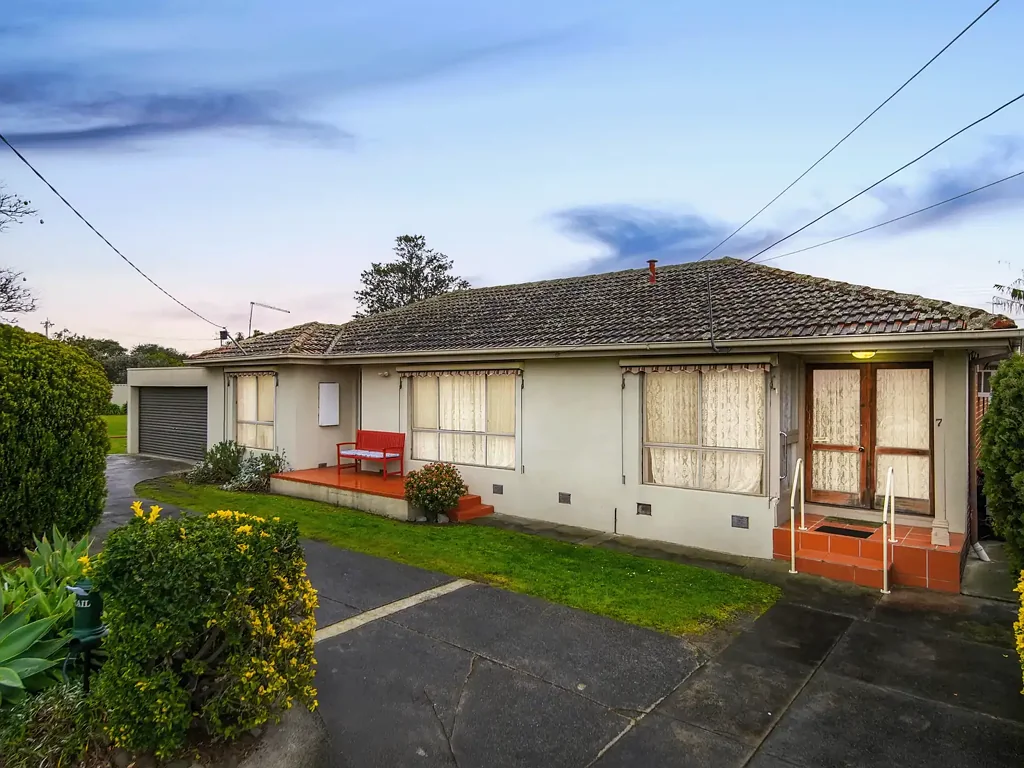 Noble Park 3Zimmer A Family Favourite with Space Inside & Out!