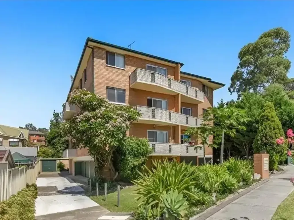 Large Three Bedroom Unit with Two Bathrooms & Two Car Garage