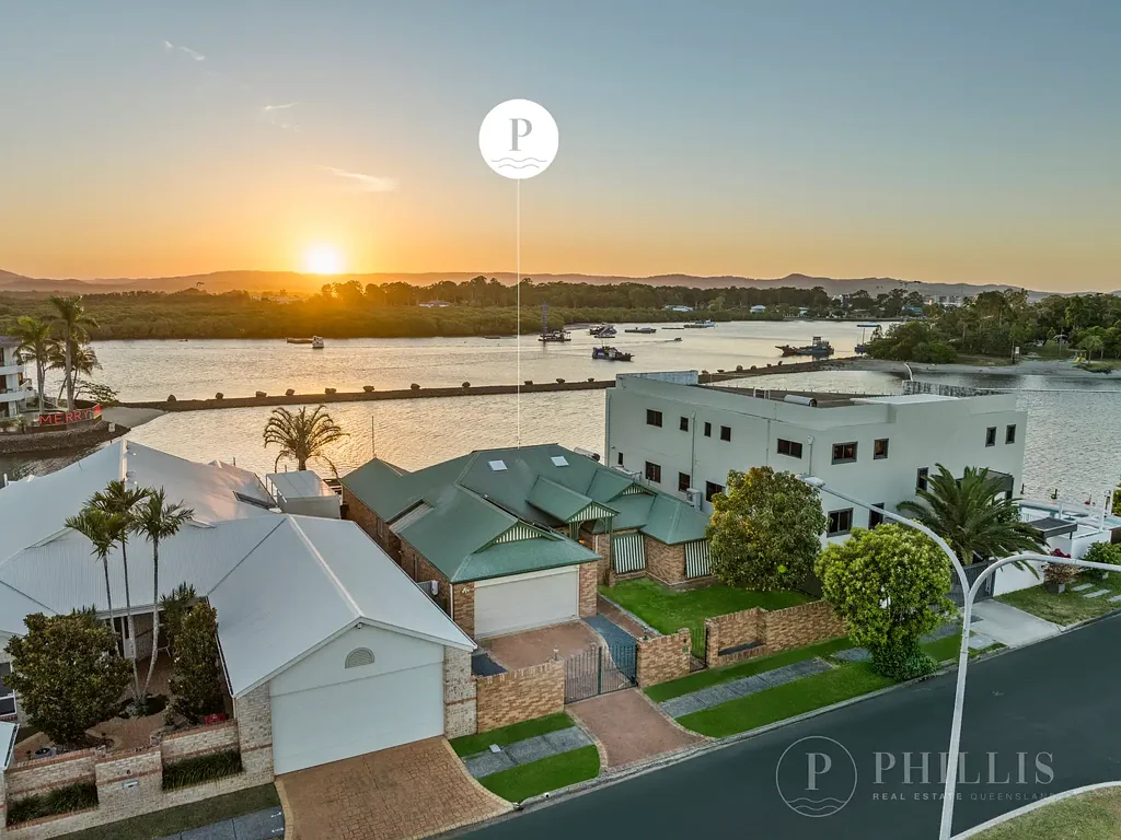 4 Oxley Drive, Paradise Point, QLD 4216