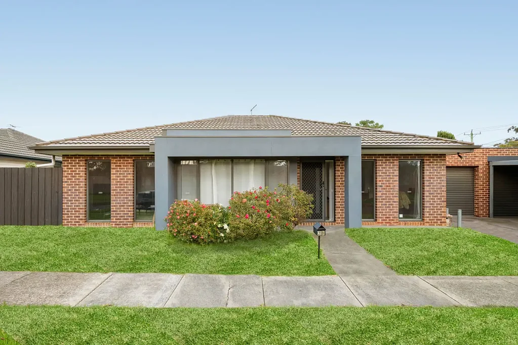 Frankston 3房 现代单层设计 空间开敞明亮 主卧带套间 便捷低维护 靠近学校公园 The Perfect Blend of Comfort, Style and Convenience!
