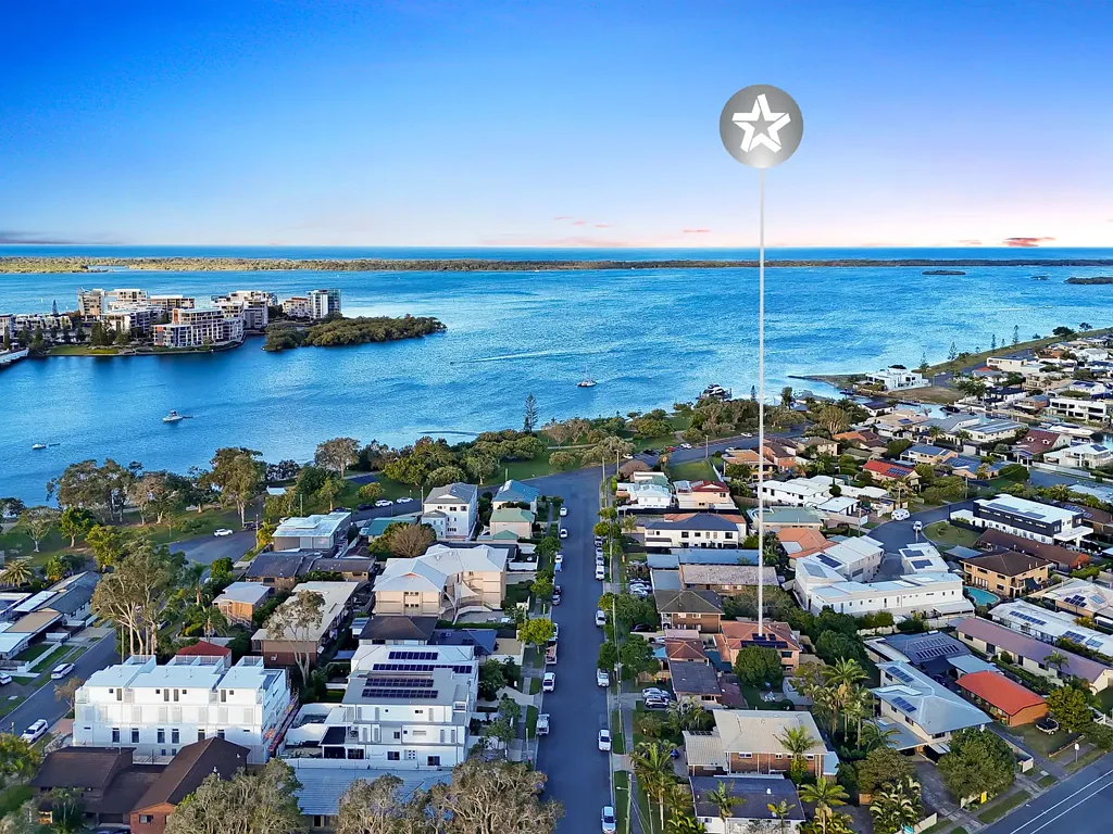 2/16 Errol Avenue, Paradise Point, QLD 4216