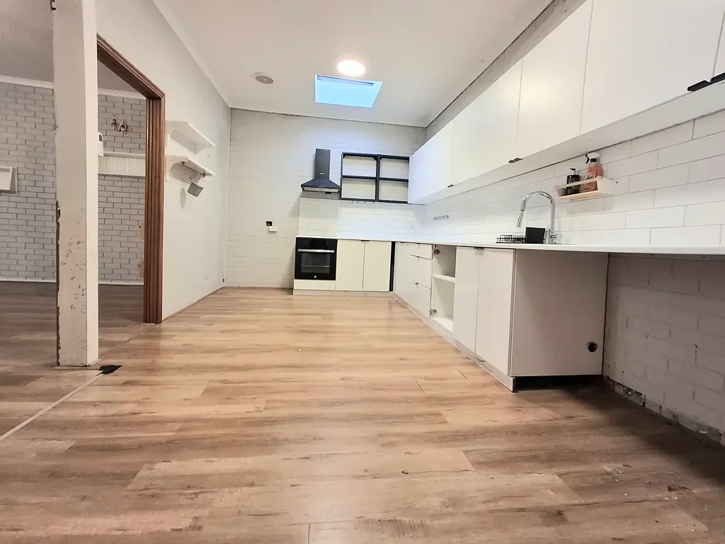Modern 2-Bedroom Apartment in the Heart of Mordialloc