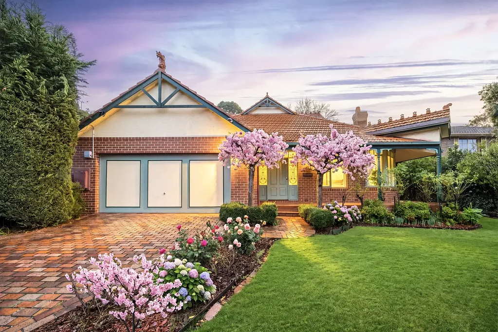 Mount Waverley 5침실 Rare Victorian-Style Family Estate