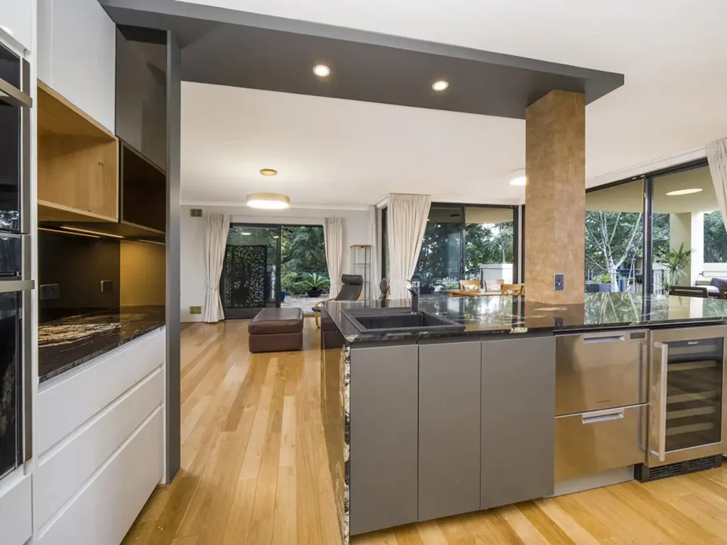 East Perth 3房  Secluded Luxury in a Garden Setting�