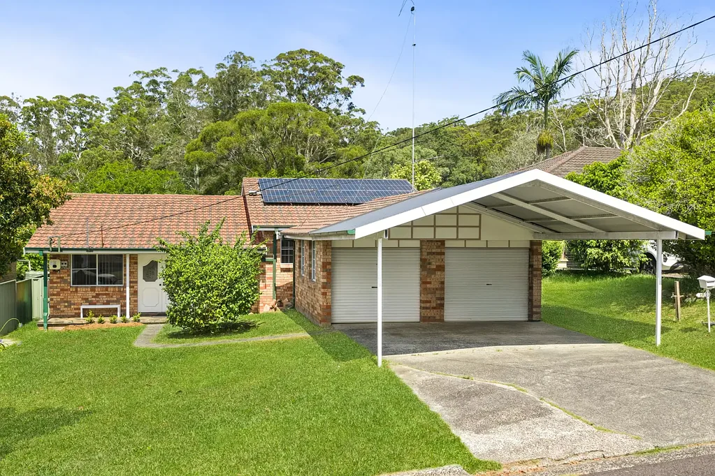 17 Beaumont Avenue, Wyoming, NSW 2250