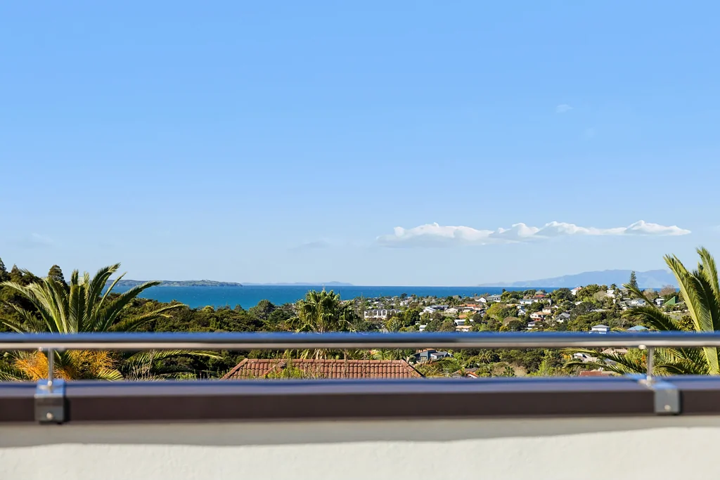 Torbay 4 Bedroom Impressive coastal views. Expansive entertaining