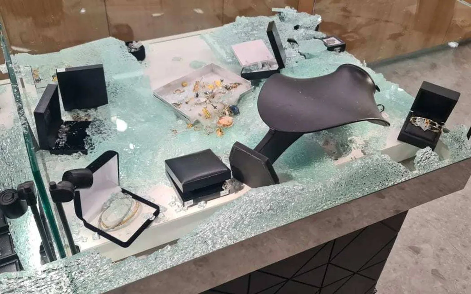 入室抢劫事件频发，店主们大声疾呼，希望政府能采取更多行动