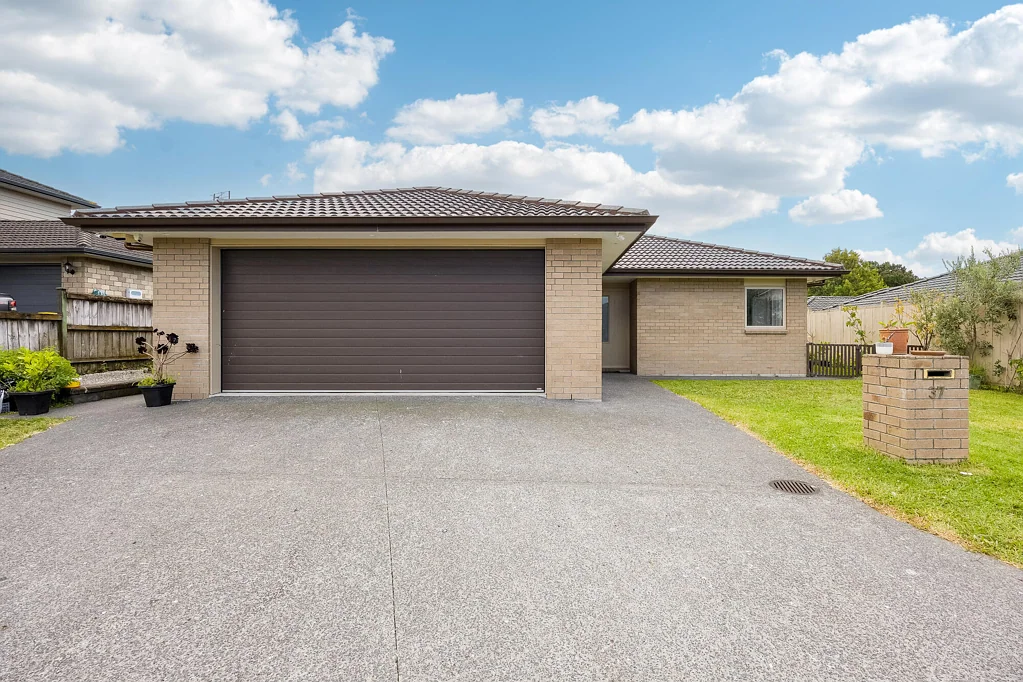 37 Riverglade Parkway, Te Atatu South, Waitakere City, Auckland