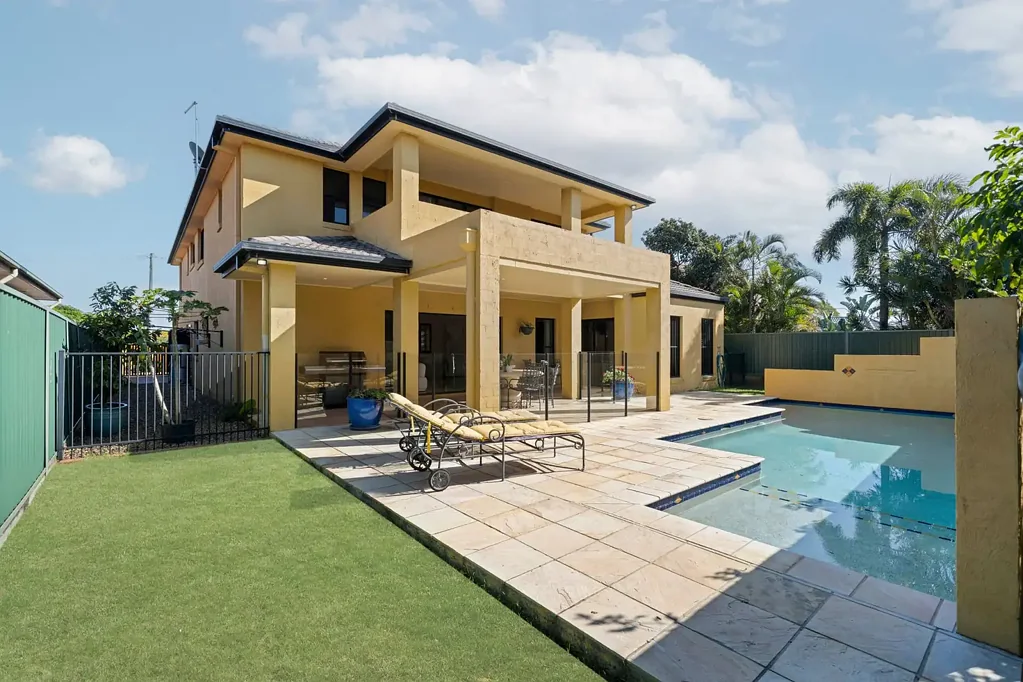 Wellington Point 5कमरा Exceptional Family Living with Poolside Entertaining in Wellington Point