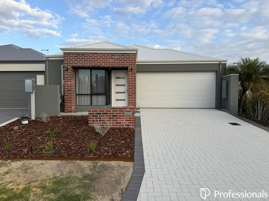 Brand New Family Living in a Prime Parkwood Location