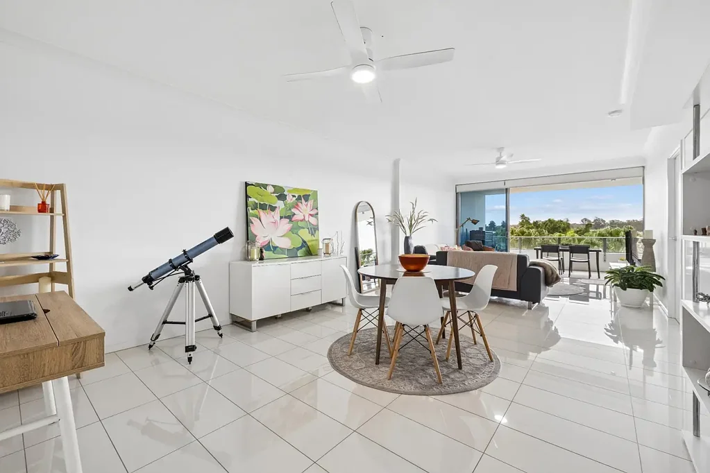 Biggera Waters 2 Slaapkamer Coastal Lifestyle, Space & Investment Appeal in a Prime Location