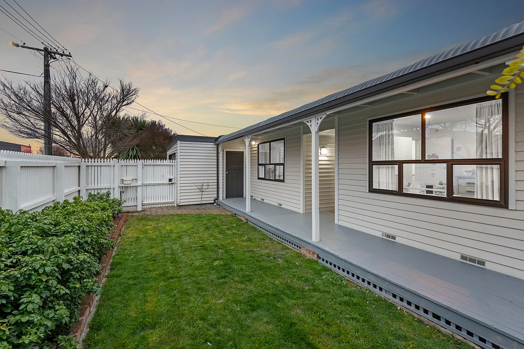 Lincoln 4ਬੈੱਡਰੂਮ Charming, Central & Renovated - Priced to SELL!