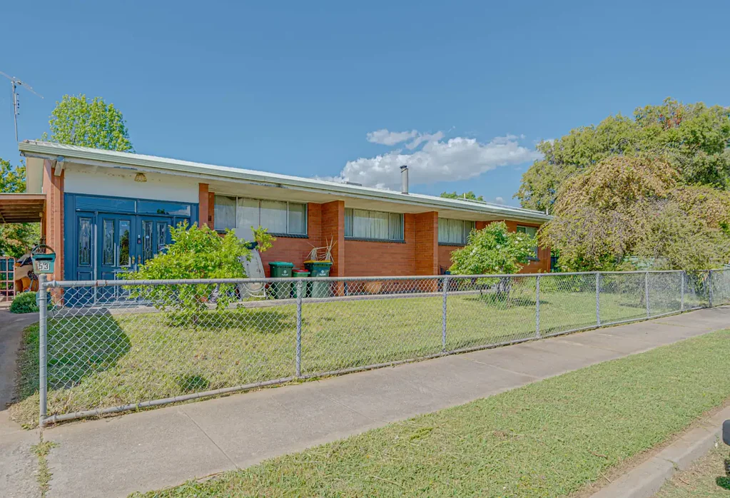 Myrtleford 3房  Spacious Family Home with Plenty of Potential