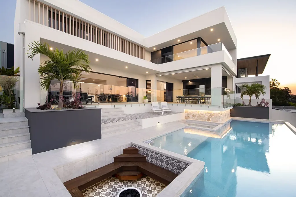 Broadbeach Waters 5房  Architectural Waterfront Excellence with Iconic Main River Views