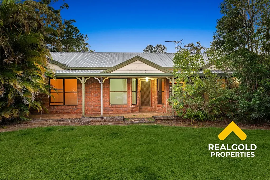 Upper Caboolture 4房 占地 3,375 平方米的空间、私密与生活方式——完美的家庭庄园式休憩之所 Space, Privacy & Lifestyle on 3,375m² - The Perfect Family Acreage Retreat