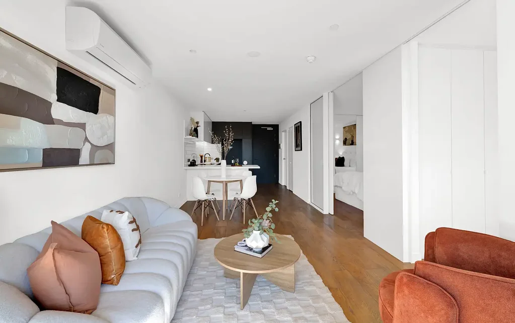 North Melbourne 2房 时尚现代设计 安全专属车位 核心地带便利 城市生活体验 Modern Inner-City Living at 612 / 83 Flemington Road, North Melbourne