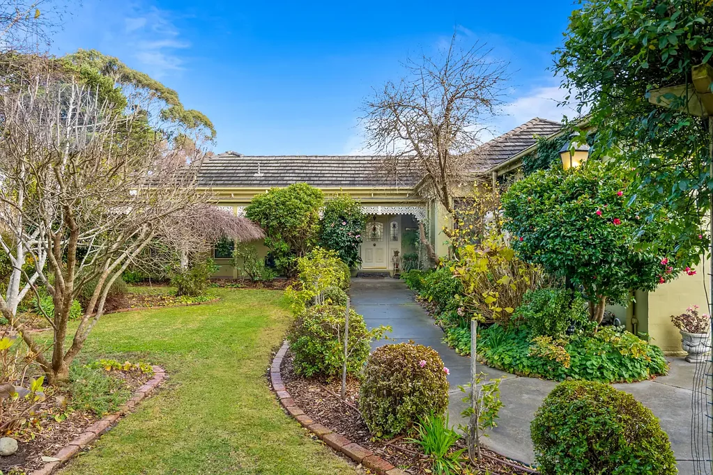 Gisborne 3ਬੈੱਡਰੂਮ A CHERISHED FAMILY RETREAT – TIMELESS ELEGANCE ON 2387m²