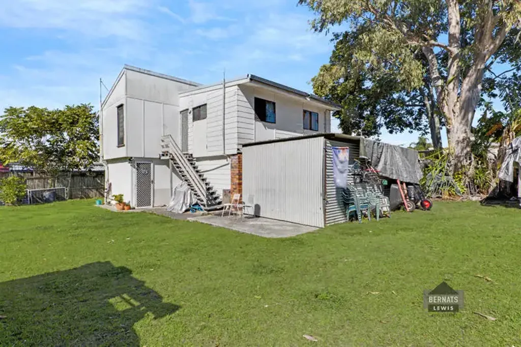 Beenleigh 3房 可供双家庭居住的老式昆士兰风格住宅!!!! Old Queenslander type home set up for dual living!!!!