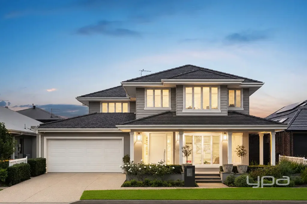 Point Cook 4બેડરૂમ A Modern Hamptons Masterpiece — Ex-Display Luxury at Its Finest