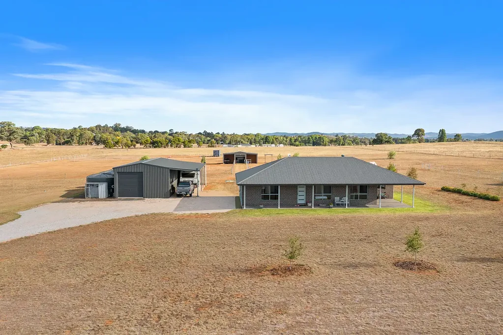 Gulgong IMPRESSIVE LIFESTYLE RETREAT WITH DUAL LIVING