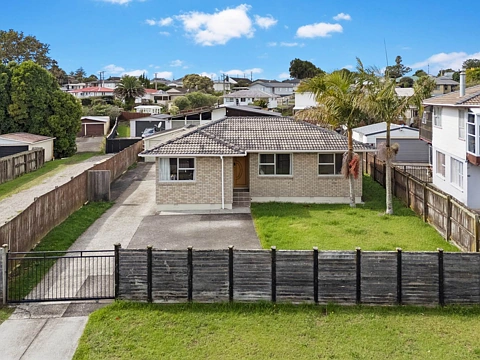 41 Thornlow Street, Glendene, Waitakere City