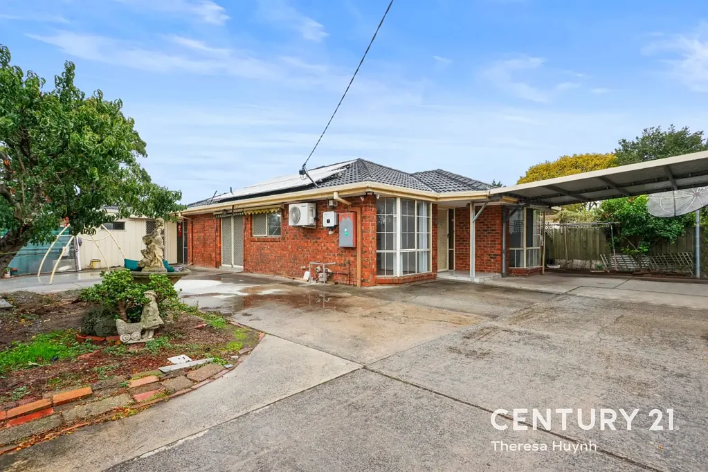 Noble Park 3Zimmer "No Body Corp" A Versatile Home with Space to Live, Work & Store