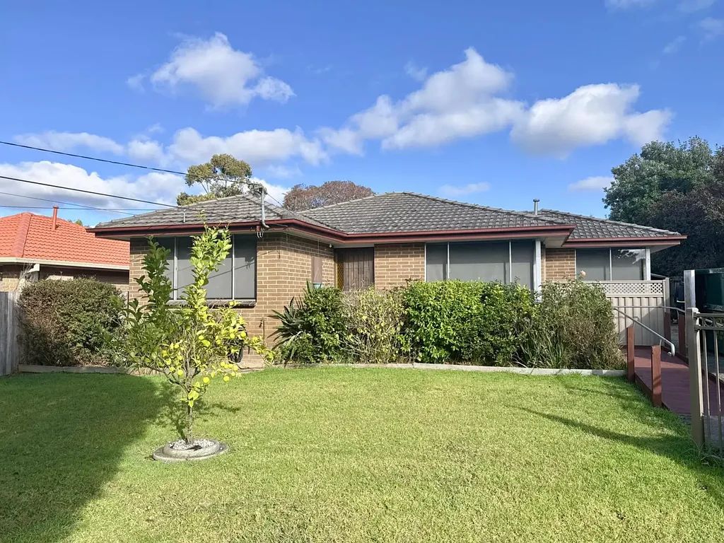 3 bedroom home walking distance to Scoresby Primary
