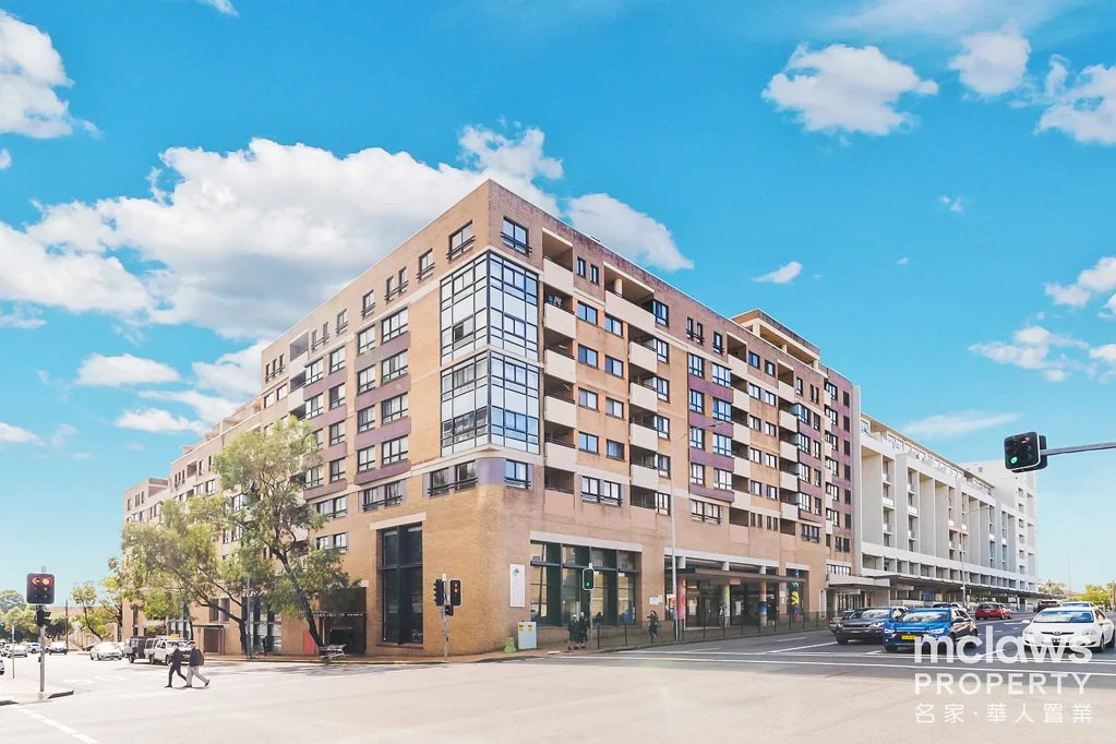 Hurstville 4Zimmer Stunning 194sqm Double Brick 4-Bedroom Family Haven Located in the heart of Hurstville!