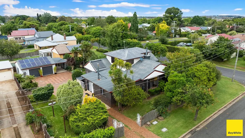 8 Dutton Parade, Guyra, NSW 2365