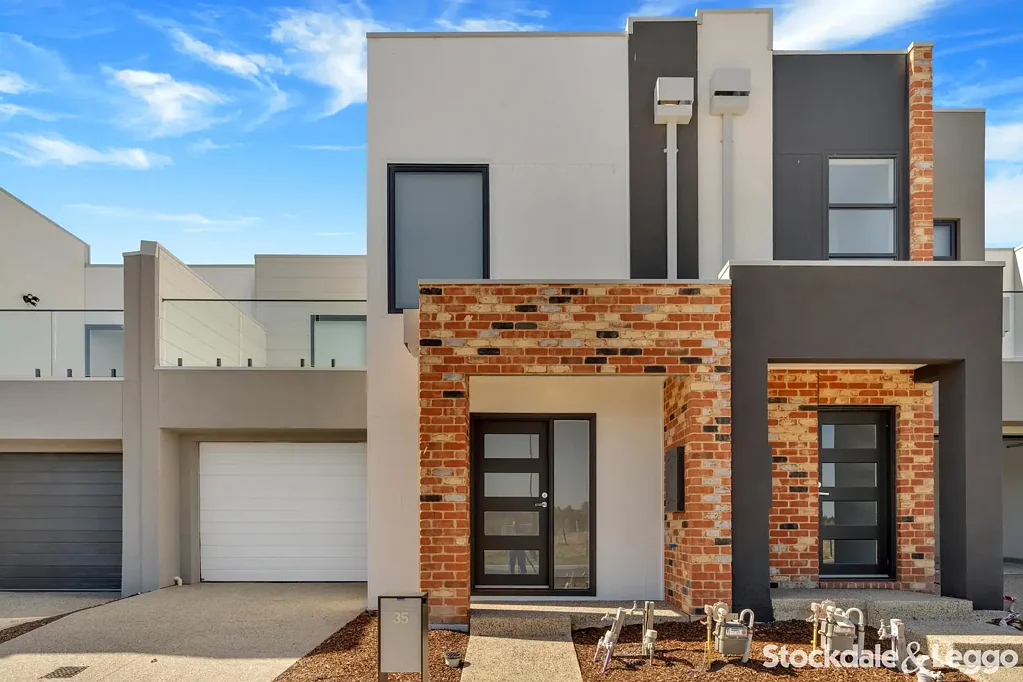 Modern and Spacious 4-Bedroom Townhouse