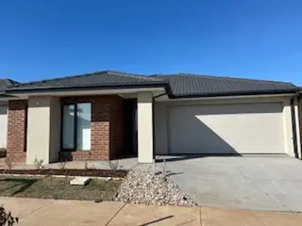 For Rent - Modern 3-Bedroom Home in Prime Tarneit Location!
