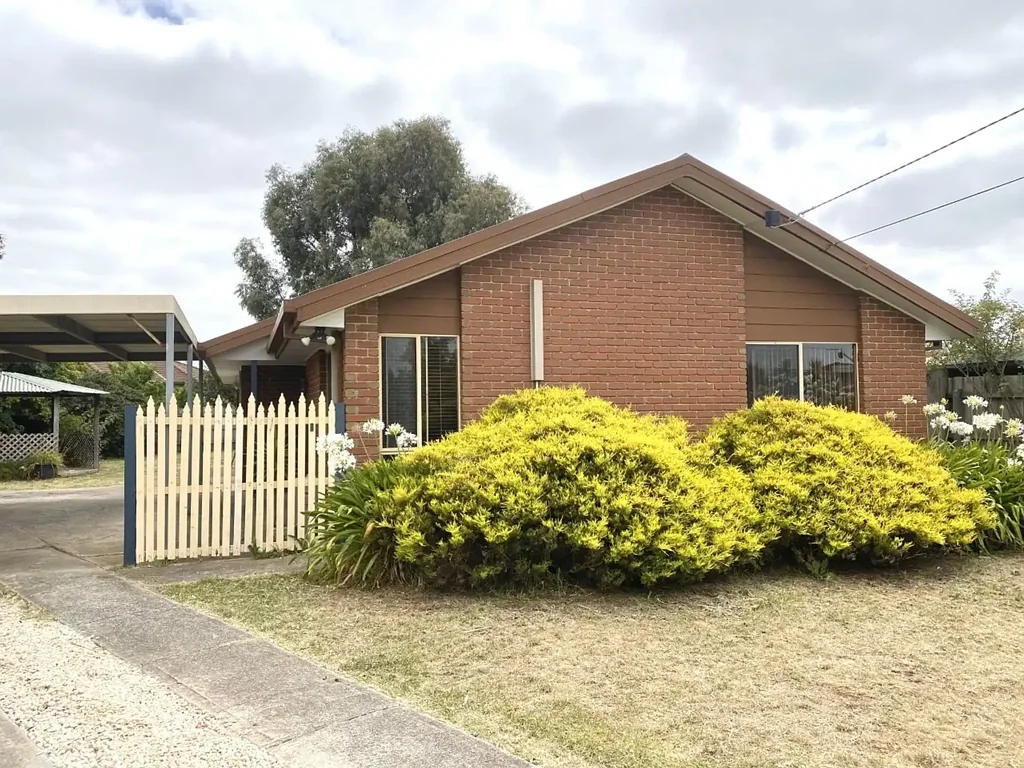 Located in a Beautiful Quiet Neighbourhood.