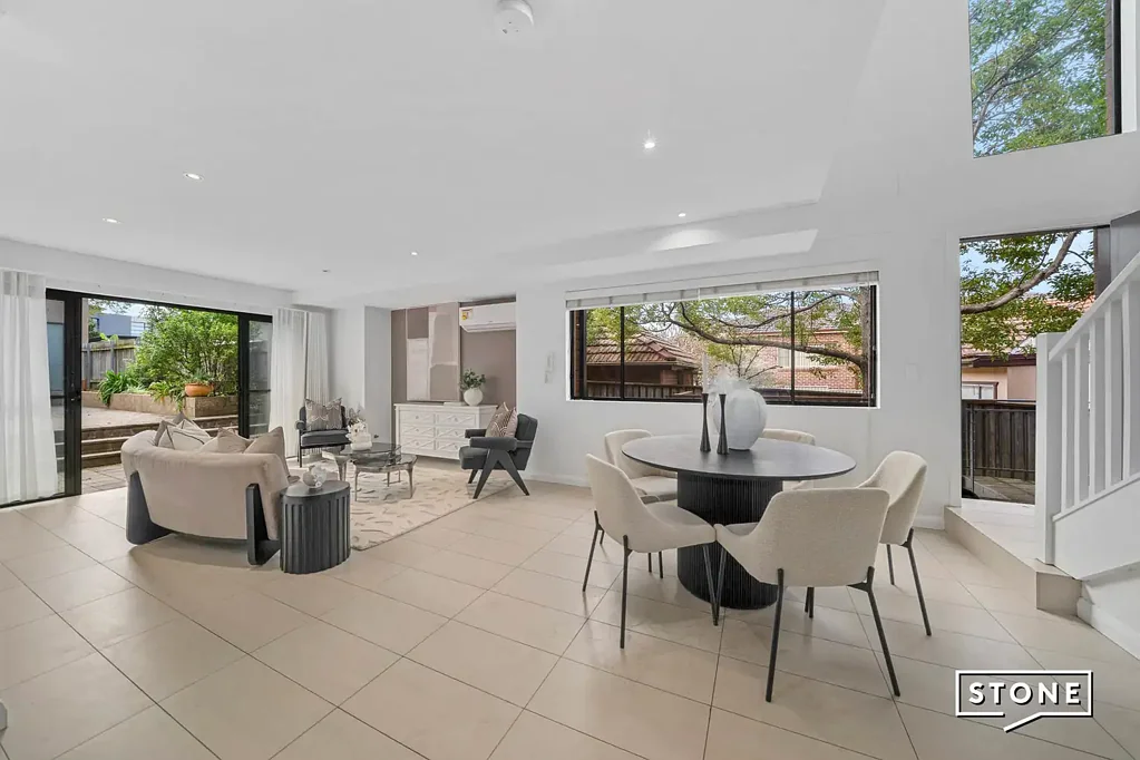 North Parramatta 3غرفة نوم Light-Filled Contemporary Townhouse with Exceptional Courtyard