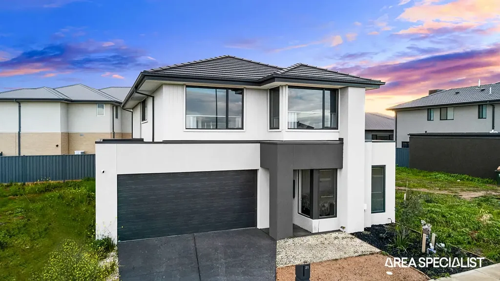 21 Heart Loop, Clyde North, VIC 3978