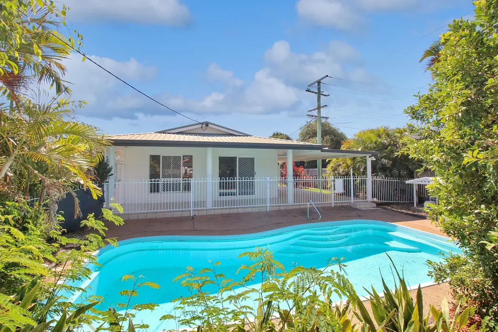 Hermit Park 4房  Quality Duplex In Inner City Precinct