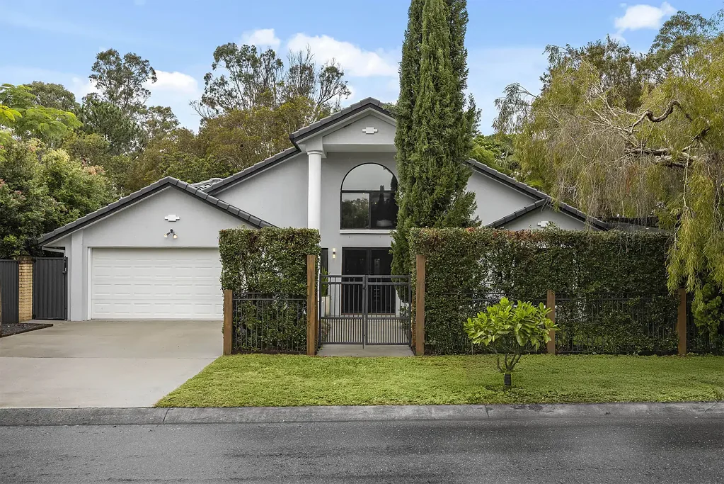 Wishart 4房 Mansfield High 学区内的奢华、宽敞与丛林宁静 Luxury, Space & Bushland Tranquility In Mansfield High Catchment