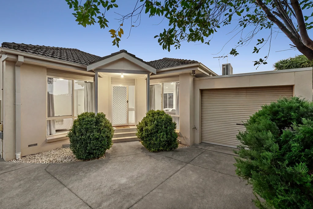 Bentleigh East 3Moenga Stylish Single-Level Living in a Prime Bentleigh East Pocket