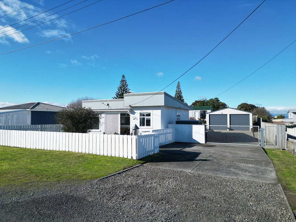 Foxton Beach 2ਬੈੱਡਰੂਮ Great garaging and gorgeous gardens