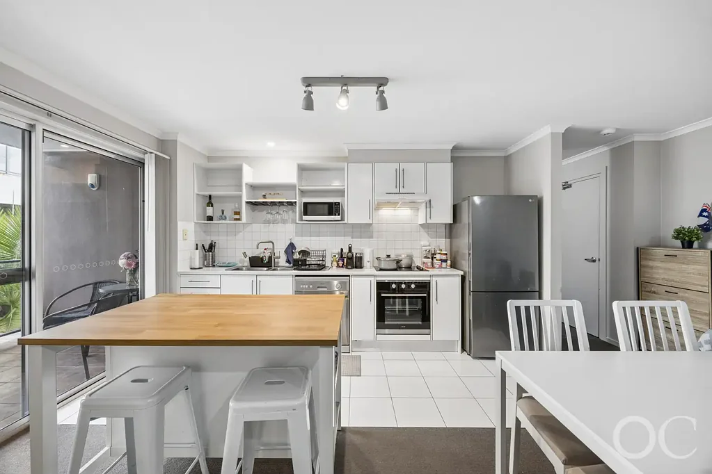 Mawson Lakes 2 Slaapkamer Open the Door to Effortless Living with Low-Maintenance Appeal
