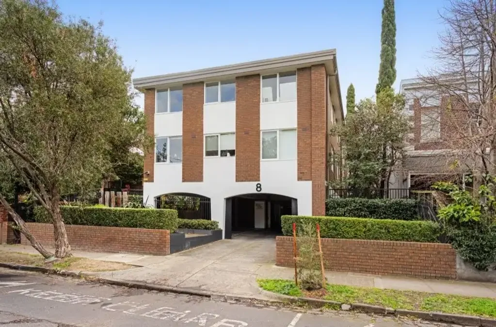 Charming 2-Bed Apartment in Heart of St Kilda – Stylish & Convenient Living | FLARE REAL ESTATE