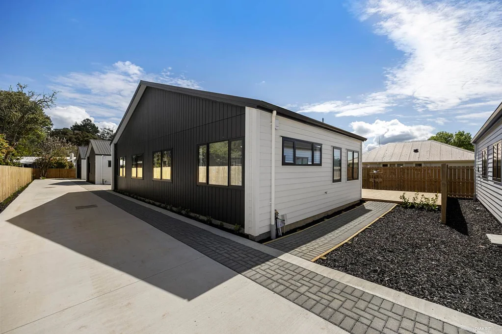 2/62 Woodside Road, Massey, Waitakere City, Auckland