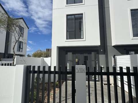 Contemporary City Centre Townhome Ã¢ÂÂ Style Meets Convenience!