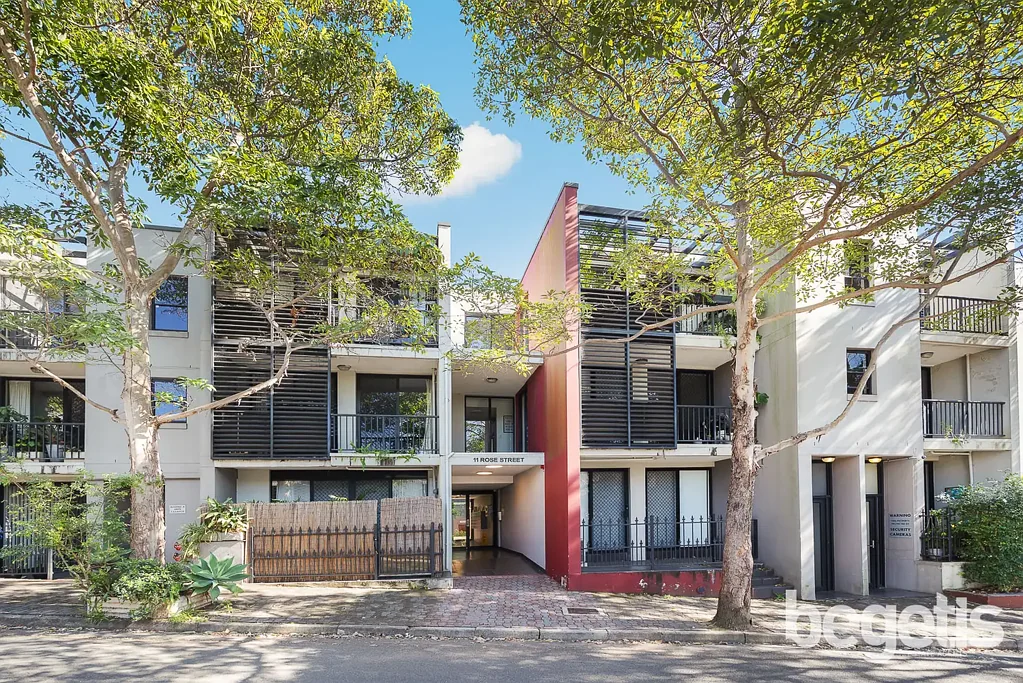 Chippendale 2Moenga MODERN WITH SUNLIT LEAFY ASPECT ONLY MOMENTS TO BROADWAY, VICTORIA PARK & CBD TRANSPORT