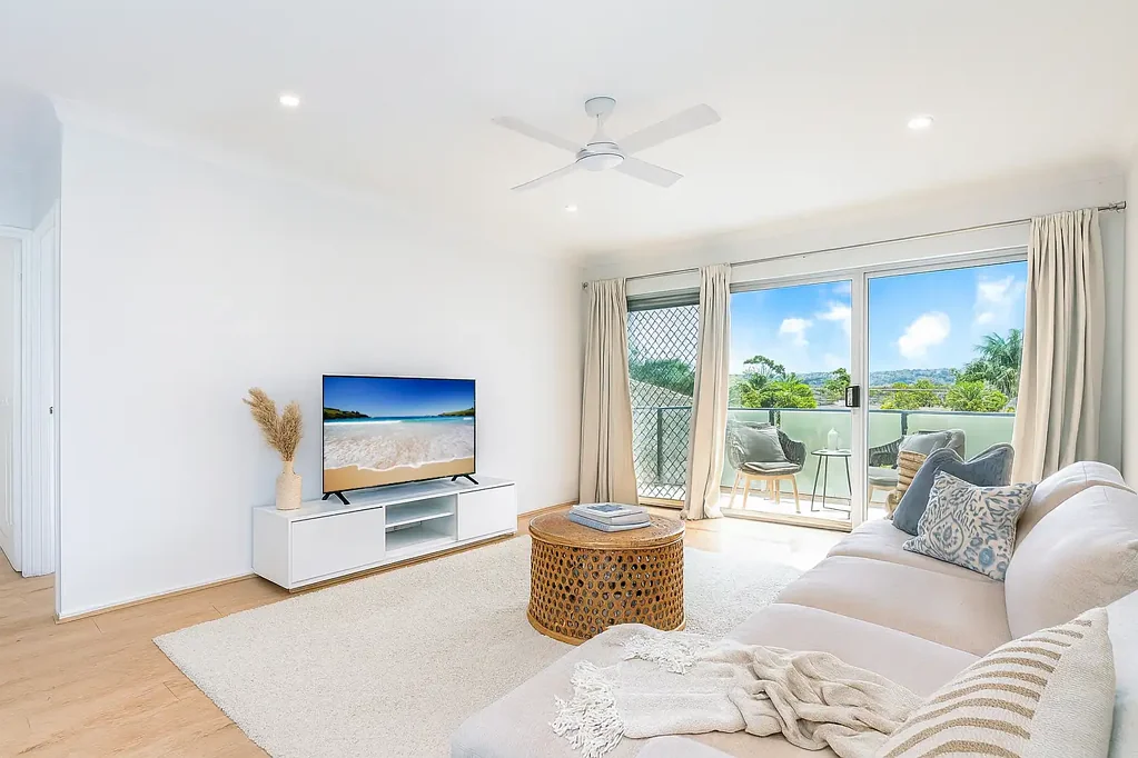 GORGEOUS BRIGHT APARTMENT 2 MINUTES TO THE BEACH!