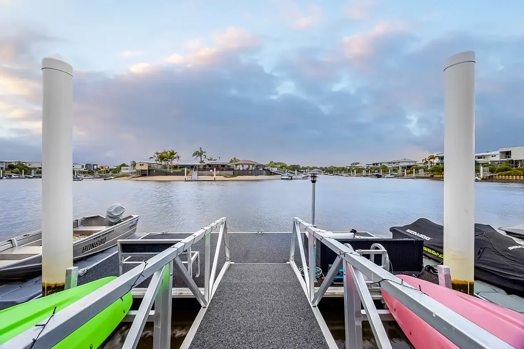 Mountain Creek 5 Bedroom North Facing Waterfront – Ocean Access