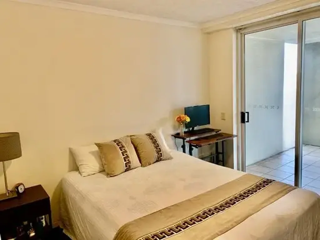 Fortitude Valley 1 Bedroom Resort-Style Studio on Level 5 with City & Park Views - Prime CBD Location!