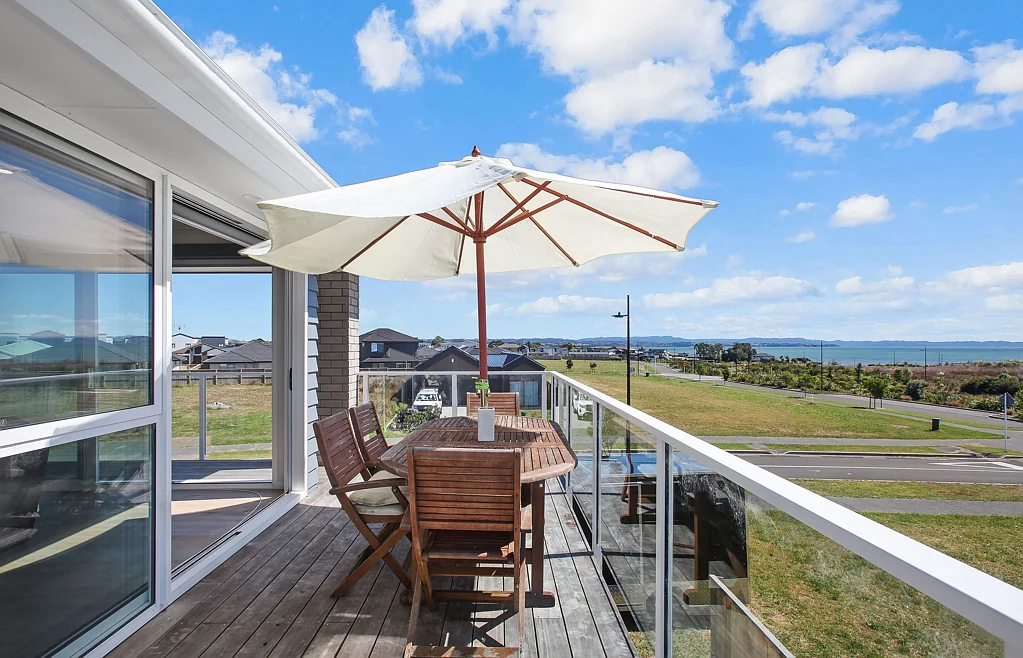 Clarks Beach 4Phòng ngủ Modern Coastal Living Awaits You!